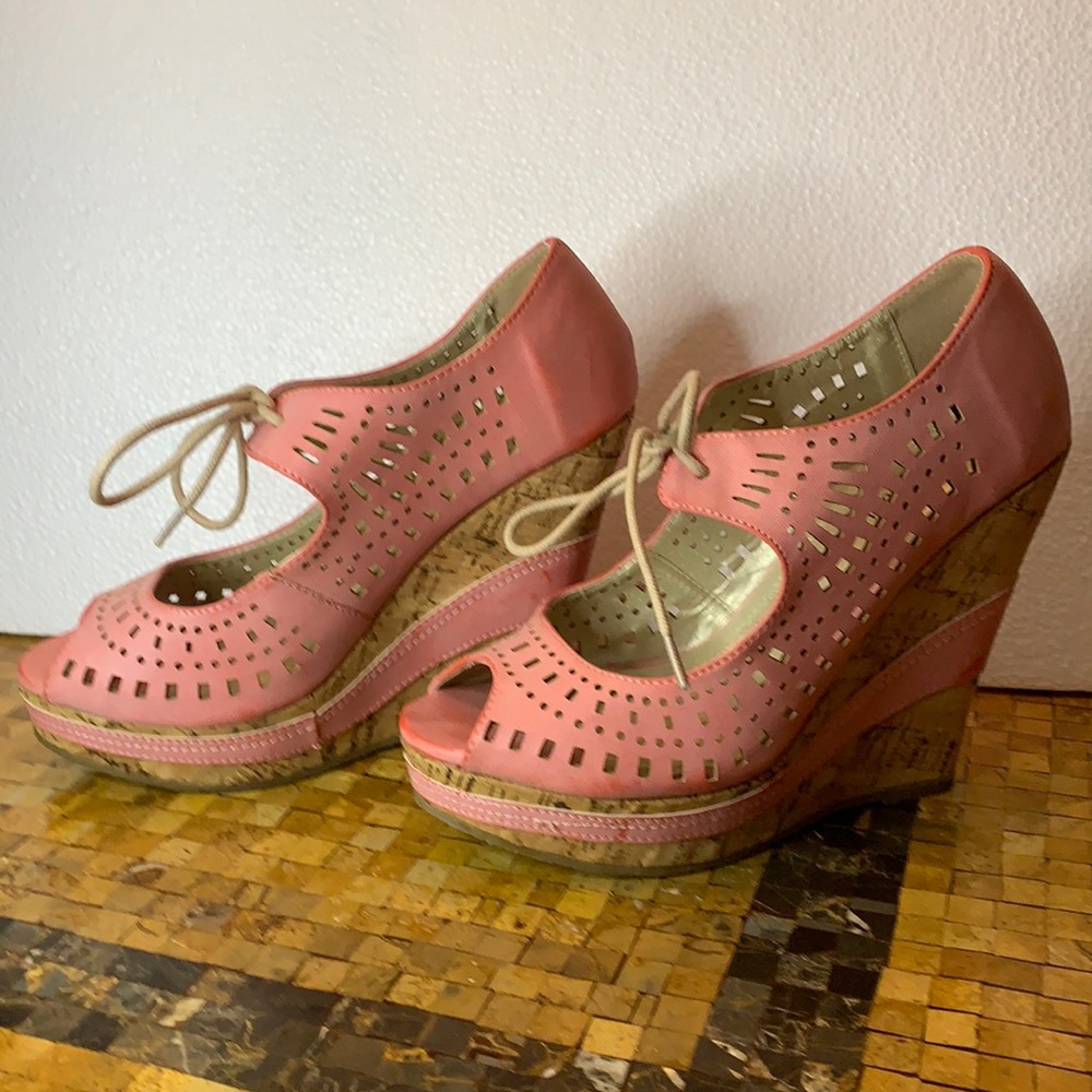 Dots peach/cork wedge with beige lace ties. Size 7.